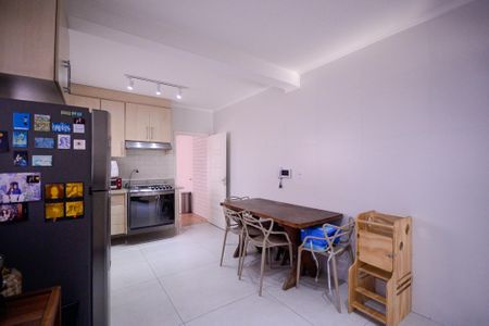 Casa à venda com 170m², 4 quartos e 2 vagas Casa à venda com 170m², 4 quartos e 2 vagasCozinha