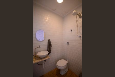 Casa à venda com 170m², 4 quartos e 2 vagas Casa à venda com 170m², 4 quartos e 2 vagasBanheiro de Serviço