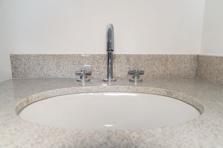 Apartamento à venda com 75m², 2 quartos e 1 vagaBanheiro da Suíte Detalhe