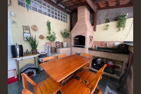 Casa à venda com 106m², 2 quartos e 2 vagasChurrasqueira