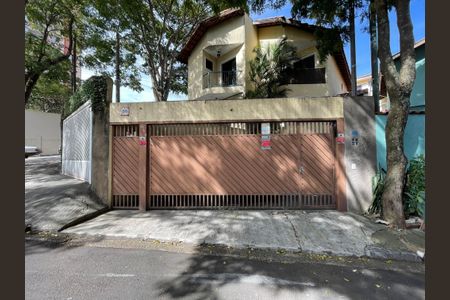 Casa à venda com 106m², 2 quartos e 2 vagasFachada