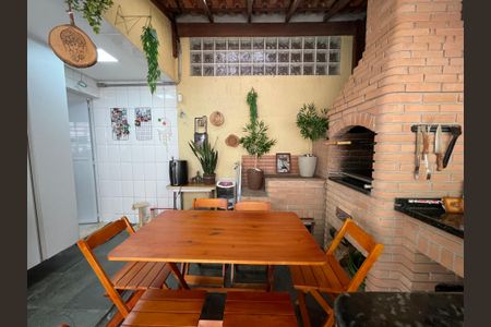 Casa à venda com 106m², 2 quartos e 2 vagasChurrasqueira