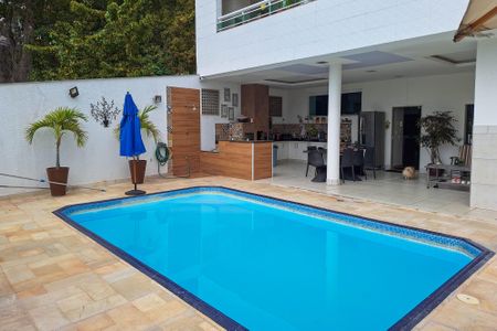 Casa de condomínio à venda com 360m², 6 quartos e 5 vagasQuintal