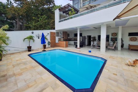 Casa de condomínio à venda com 360m², 6 quartos e 5 vagasQuintal