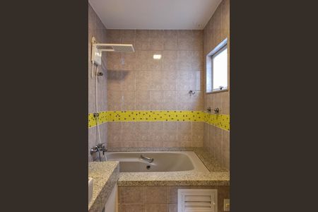 Casa de condomínio à venda com 360m², 6 quartos e 5 vagasBanheiro da Suíte 1