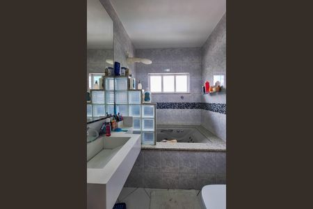 Casa de condomínio à venda com 360m², 6 quartos e 5 vagasBanheiro da Suíte 2