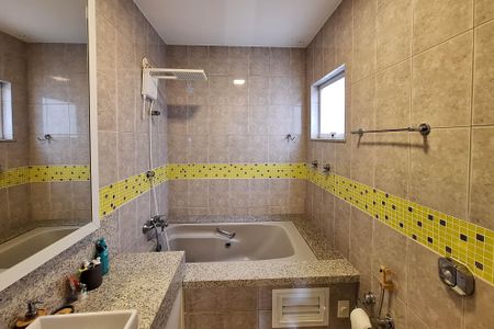 Casa de condomínio à venda com 360m², 6 quartos e 5 vagasBanheiro da Suíte 1