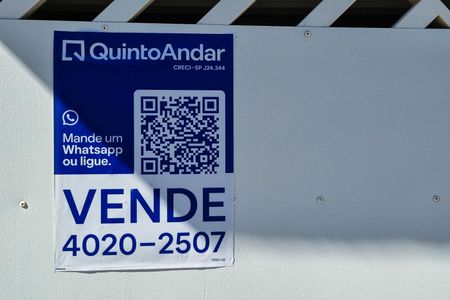 Casa à venda com 215m², 4 quartos e 2 vagas Casa à venda com 215m², 4 quartos e 2 vagasPlaca