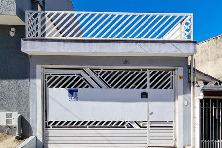 Casa à venda com 215m², 4 quartos e 2 vagas Casa à venda com 215m², 4 quartos e 2 vagasFachada