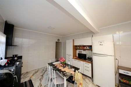 Casa à venda com 215m², 4 quartos e 2 vagas Casa à venda com 215m², 4 quartos e 2 vagasCozinha