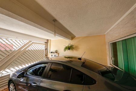 Casa à venda com 215m², 4 quartos e 2 vagas Casa à venda com 215m², 4 quartos e 2 vagasGaragem