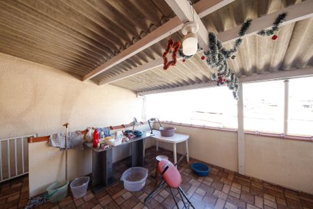 Casa à venda com 215m², 4 quartos e 2 vagas Casa à venda com 215m², 4 quartos e 2 vagasÁrea de Serviço