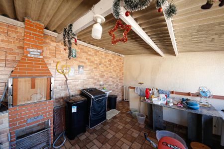 Casa à venda com 215m², 4 quartos e 2 vagas Casa à venda com 215m², 4 quartos e 2 vagasÁrea de Serviço