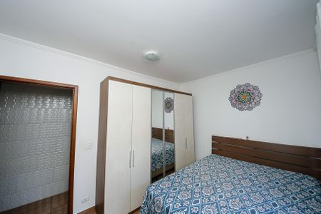 Casa à venda com 215m², 4 quartos e 2 vagas Casa à venda com 215m², 4 quartos e 2 vagasSuíte