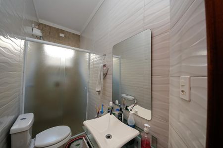 Casa à venda com 215m², 4 quartos e 2 vagas Casa à venda com 215m², 4 quartos e 2 vagasBanheiro Social