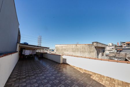 Casa à venda com 215m², 4 quartos e 2 vagas Casa à venda com 215m², 4 quartos e 2 vagasÁrea externa