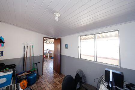 Casa à venda com 215m², 4 quartos e 2 vagas Casa à venda com 215m², 4 quartos e 2 vagasEdícula