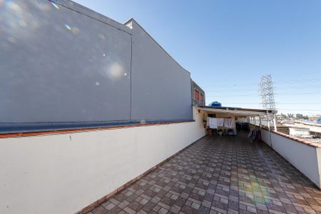 Casa à venda com 215m², 4 quartos e 2 vagas Casa à venda com 215m², 4 quartos e 2 vagasÁrea externa