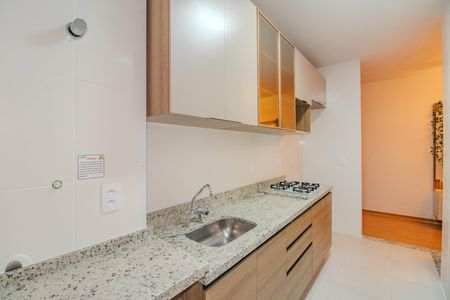 Cozinha de apartamento à venda com 2 quartos, 45m² em Rubem Berta, Porto Alegre
