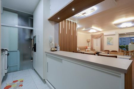 Apartamento à venda com 119m², 3 quartos e 2 vagasCozinha