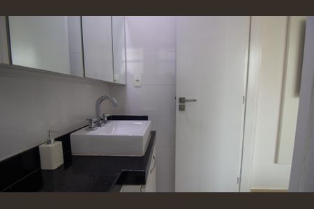 Apartamento à venda com 78m², 2 quartos e 2 vagas Apartamento à venda com 78m², 2 quartos e 2 vagasBanheiro da Suíte