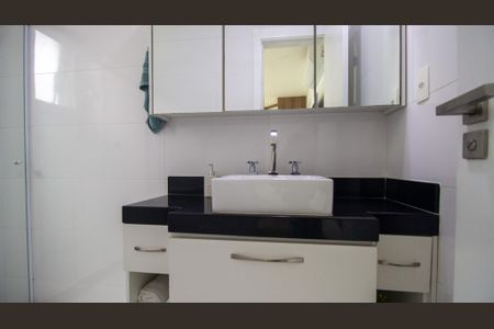Apartamento à venda com 78m², 2 quartos e 2 vagas Apartamento à venda com 78m², 2 quartos e 2 vagasBanheiro da Suíte