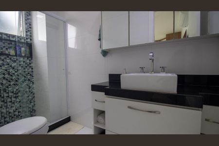 Apartamento à venda com 78m², 2 quartos e 2 vagas Apartamento à venda com 78m², 2 quartos e 2 vagasBanheiro da Suíte