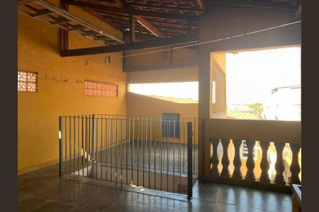 Casa à venda com 125m², 3 quartos e 2 vagas Casa à venda com 125m², 3 quartos e 2 vagasTerraço