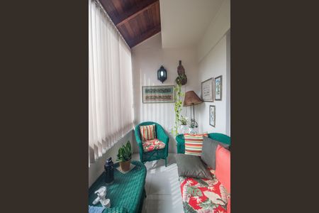 Casa para alugar com 280m², 4 quartos e 3 vagas Casa para alugar com 280m², 4 quartos e 3 vagasVaranda