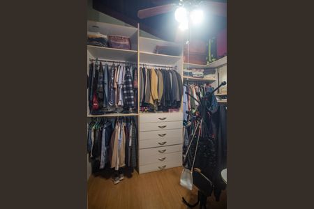 Casa para alugar com 280m², 4 quartos e 3 vagas Casa para alugar com 280m², 4 quartos e 3 vagasCloset