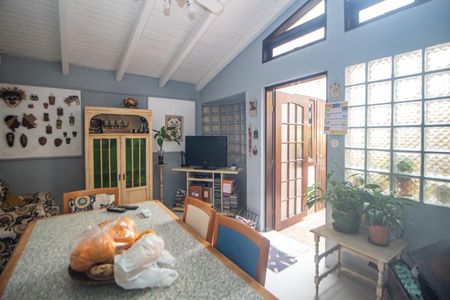 Casa para alugar com 280m², 4 quartos e 3 vagas Casa para alugar com 280m², 4 quartos e 3 vagasÁrea comum - Churrasqueira