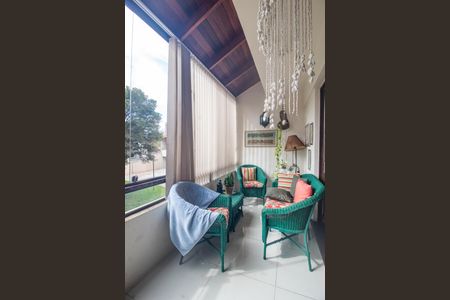 Casa para alugar com 280m², 4 quartos e 3 vagas Casa para alugar com 280m², 4 quartos e 3 vagasVaranda