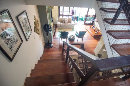 Casa para alugar com 280m², 4 quartos e 3 vagas Casa para alugar com 280m², 4 quartos e 3 vagasCorredor