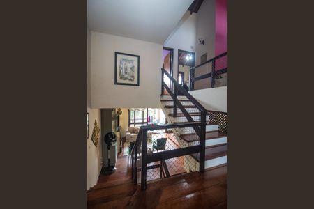 Casa para alugar com 280m², 4 quartos e 3 vagas Casa para alugar com 280m², 4 quartos e 3 vagasCorredor