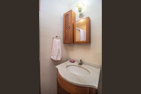 Casa para alugar com 280m², 4 quartos e 3 vagas Casa para alugar com 280m², 4 quartos e 3 vagasBanheiro 2