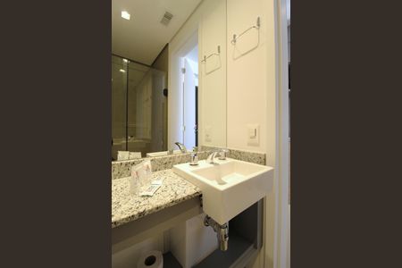 Banheiro de kitnet/studio à venda com 1 quarto, 27m² em Moema, São Paulo