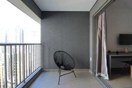 Varanda de kitnet/studio à venda com 1 quarto, 27m² em Moema, São Paulo