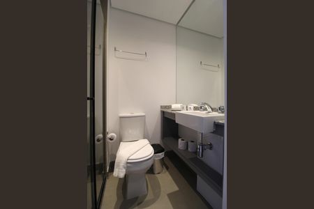 Banheiro de kitnet/studio à venda com 1 quarto, 27m² em Moema, São Paulo