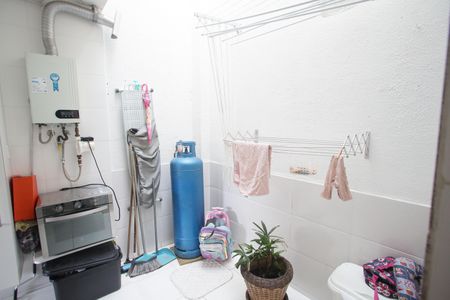 Casa à venda com 98m², 3 quartos e 1 vagaÁrea de Serviço