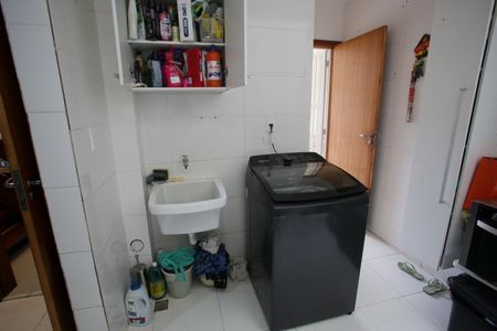 Casa à venda com 98m², 3 quartos e 1 vagaÁrea de Serviço