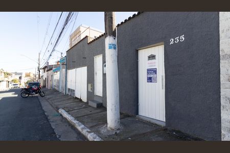 Casa para alugar com 27m², 1 quarto e sem vaga Casa para alugar com 27m², 1 quarto e sem vagaFachada e Plaquinha