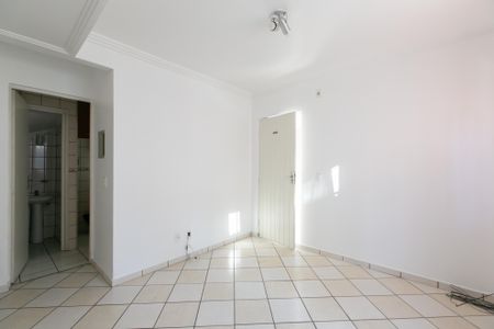 Sala de casa de condomínio à venda com 2 quartos, 99m² em Vila Carmosina, São Paulo