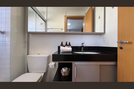 Banheiro de kitnet/studio à venda com 1 quarto, 35m² em Pinheiros, São Paulo