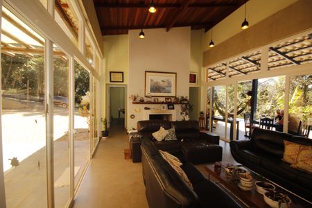 Sala de casa de condomínio à venda com 4 quartos, 961m² em Jardim Petropolis, Nova Lima