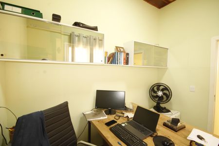 Casa de condomínio à venda com 961m², 4 quartos e 3 vagasEscritório