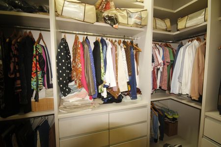 Casa de condomínio à venda com 961m², 4 quartos e 3 vagasCloset