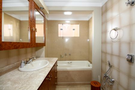 Apartamento para alugar com 151m², 3 quartos e 1 vaga Apartamento para alugar com 151m², 3 quartos e 1 vagaBanheiro da Suíte