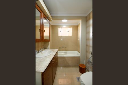 Apartamento para alugar com 151m², 3 quartos e 1 vaga Apartamento para alugar com 151m², 3 quartos e 1 vagaBanheiro da Suíte