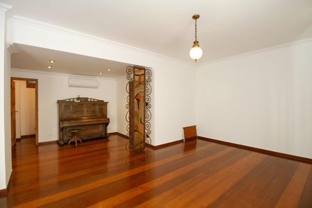 Apartamento para alugar com 151m², 3 quartos e 1 vaga Apartamento para alugar com 151m², 3 quartos e 1 vagaSala de Estar