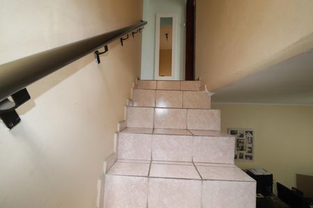 Casa 01 - Escada de casa à venda com 2 quartos, 177m² em Jardim Progresso, Santo André